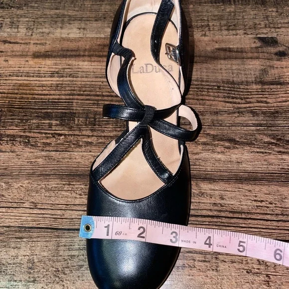 (SOLD)Laduca 2.5” Elizabeth Character Shoe w/Dust Bag - Picture 10 of 10